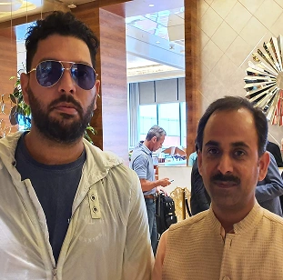 acharya ji with yuvraj singh